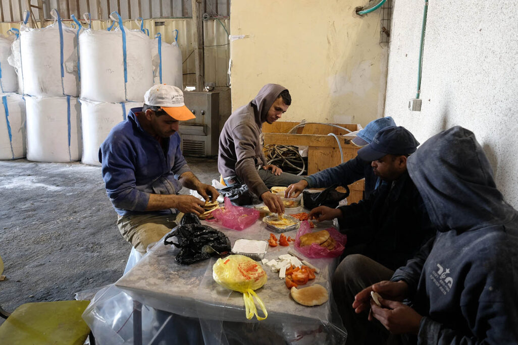 עובדים פלסטינים. ארכיון (צילום: יניב נדב/פלאש90)