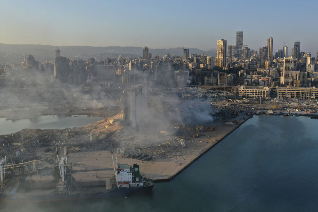 צילום רחפן של זירת הפיצוץ בבירות, לבנון. 5 באוגוסט (AP Photo/Hussein Malla)