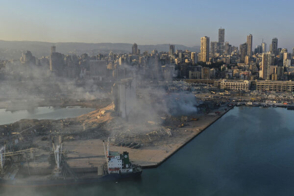 צילום רחפן של זירת הפיצוץ בבירות, לבנון. 5 באוגוסט (AP Photo/Hussein Malla)