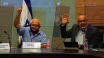 ח"כ אוסמה סעדי (הרשימה המשותפת), וח"כ חיים כץ בעת הקמת ועדת המשנה לבטיחות בענף הבניה (צילום עדינה וולמן, דוברות הכנסת)