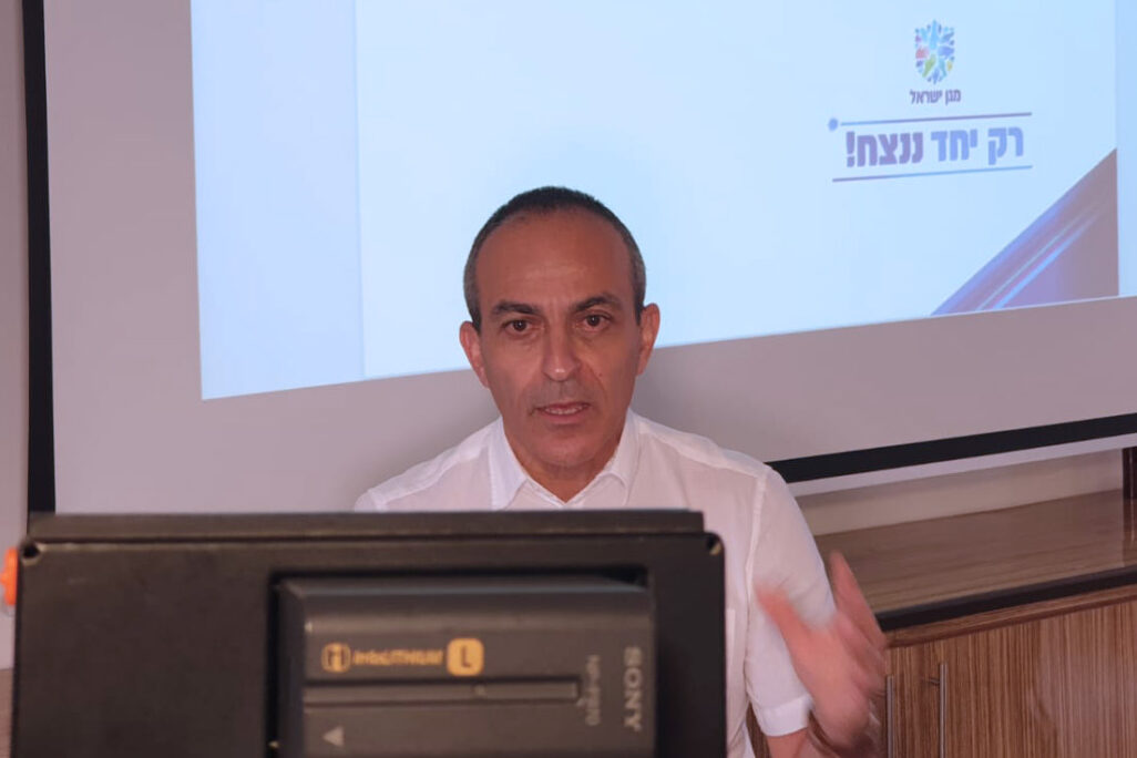 פרופ' רוני גמזו בתדריך לתקשורת. 6 לאוגוסט 2020. (צילום: דוברות משרד הבריאות)