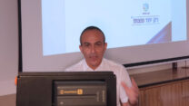 פרופ' רוני גמזו בתדריך לתקשורת. 6 לאוגוסט 2020. (צילום: דוברות משרד הבריאות)