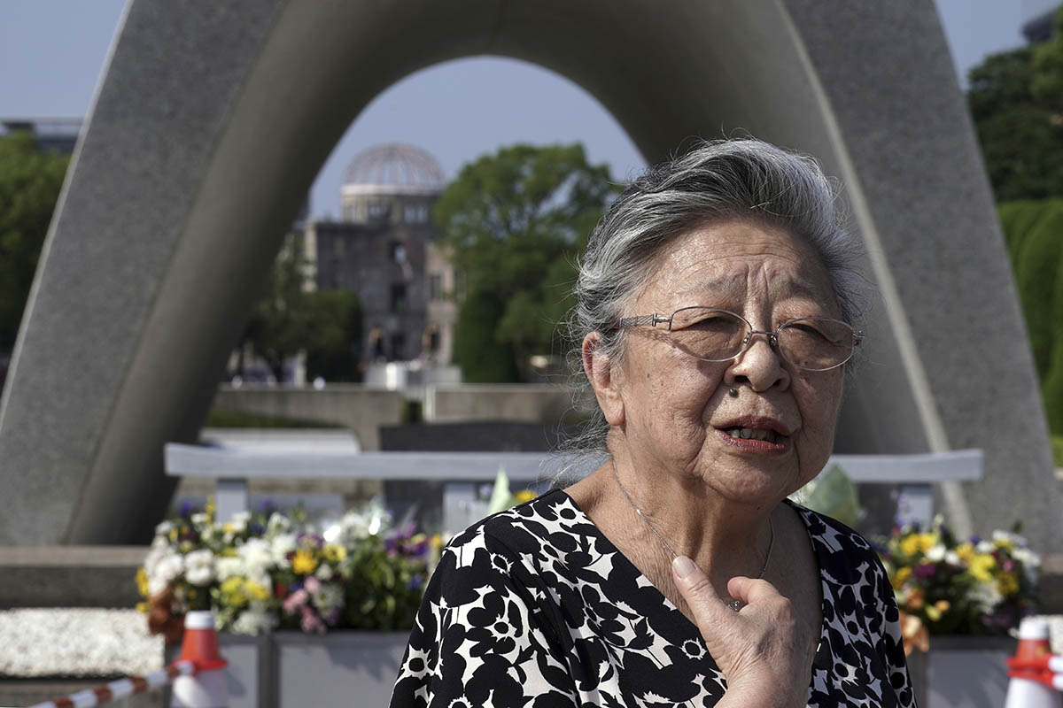 كوكو كوندو. &quot; حان الوقت لكي نتوحد نحن بني البشر من اجل القضاء على الأسلحة الذرية &quot; (AP Photo/Eugene Hoshiko)