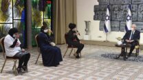 נשיא המדינה במפגש עם נציגות צעדת "אימהות למען החיים" הקוראות למאבק בפשיעה בחברה הערבית.16 באוגוסט (צילום: מארק ניימן/ לע"מ)