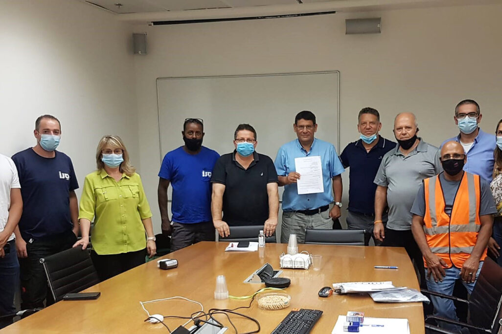 הסכם קיבוצי בין ההסתדרות לחברת סנו (צילום: דוברות ההסתדרות) הסכם קיבוצי בין ההסתדרות לחברת סנו (צילום: דוברות ההסתדרות)