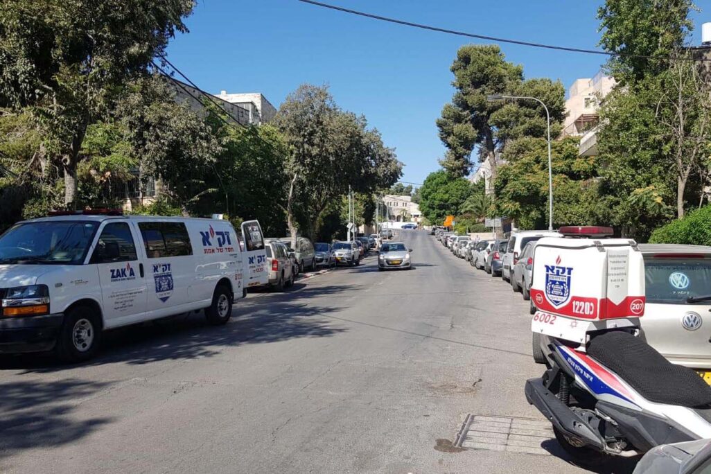 רחוב הפלמ"ח בירושלים, בו נמצא בן ה-75 מת בביתו לאחר ימים (צילום: דוברות זק"א)
