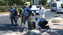 זירת האירוע בפתח תקוה (צילום: דוברות המשטרה)