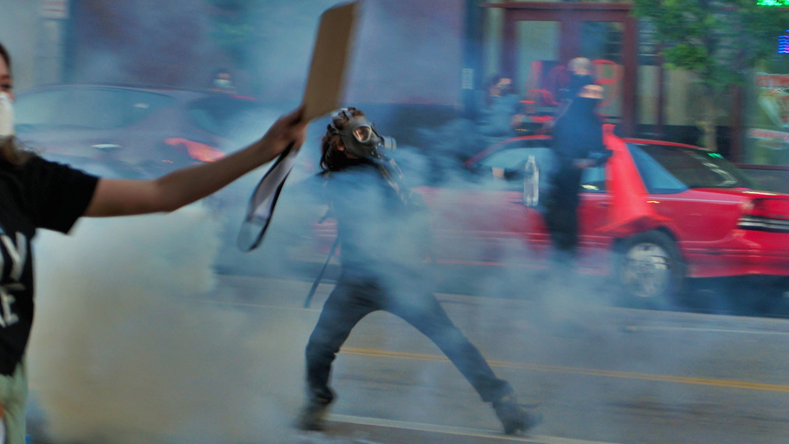 גז מדמיע בהפגנות בעקבות רצח ג'ורג' פלויד ע&quot;י שוטר, דייטון אוהיו, מאי 2020 (צילום: shutterstock).