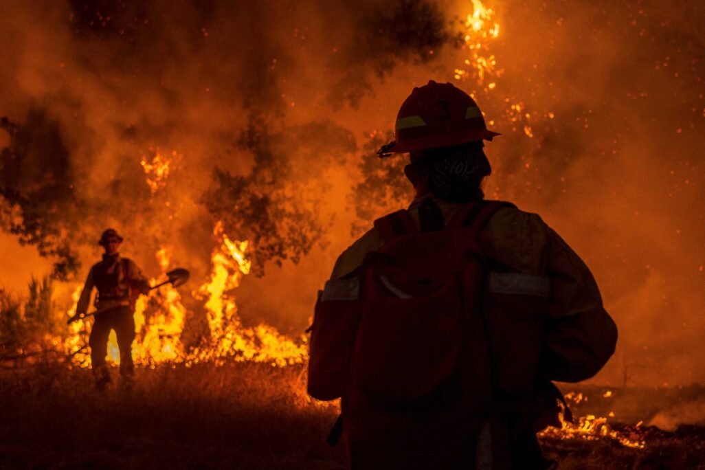 שריפות בקליפורניה (צילום: StratosBril / Shutterstock.com)