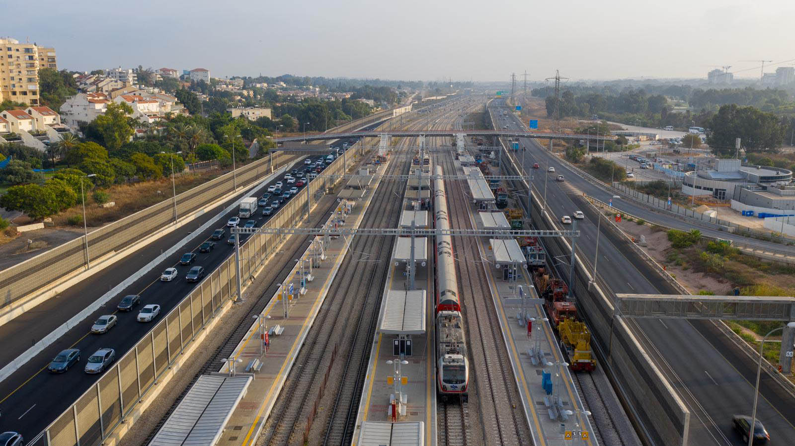 רכבת חשמלית. (צילום: Cloudview שבתאי טל)
