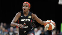 ג׳קי יאנג במדי לאס וגאס איסס מה-WNBA (צילום: AP Photo/John Locher)