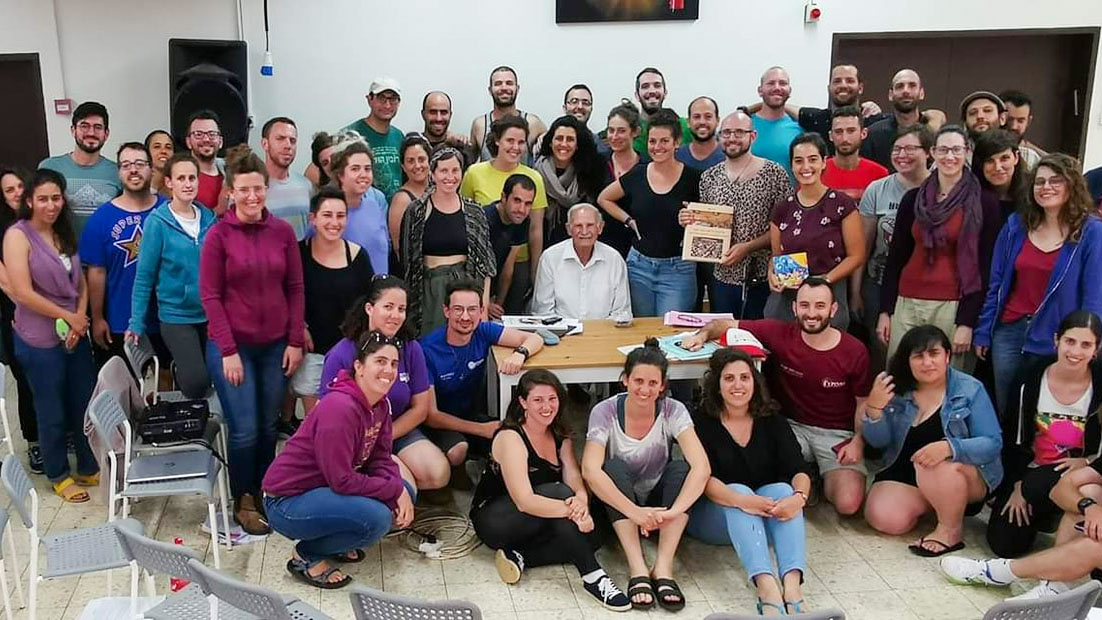 בנימין יוגב (בוג׳ה) במפגש עם חברים מדרור ישראל (צילום: תמיר הבר)
