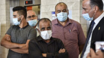 חוסיין דוואבשה מחוץ לאולם בית המשפט המחוזי בלוד, שם נגזר דינו של עמירם בן אוליאל בגין הפיגוע בכפר דומא. (צילום: יוסי זליגר/פלאש90)