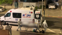 צוות זק"א מטפל באדם שנפטר בביתו בראש העין, ונמצא לאחר ימים רבים (דוברות זק"א)