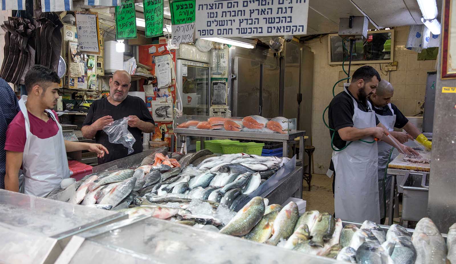 .דגים בשוק מחנה יהודה בירושלים. ספטמבר 2019 (צילום ארכיון: נועם ריבקין פנטון/פלאש 90)