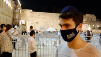 ארון וויינשטיין, (19) תלמיד ישיבה מניו-יורק, מקווה שכולם ידעו כמה זה מדהים שאנחנו פה". סיור סליחות בכותל המערבי, 17 בספטמבר 2020. (צילום: אור גואטה)