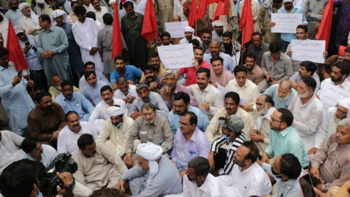 מחאת עובדי ענף החשמל בפקיסטן. (צילום: industriall)