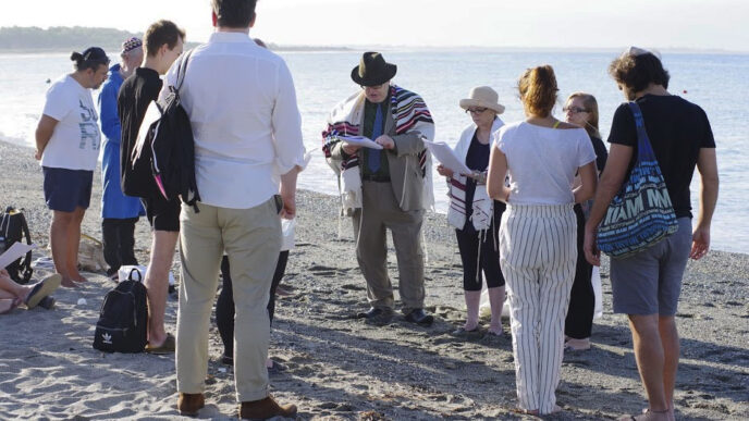 Praying together before the ritual bath (Mikveh) in the Mediterranean Sea (Photo: courtesy of the subject)