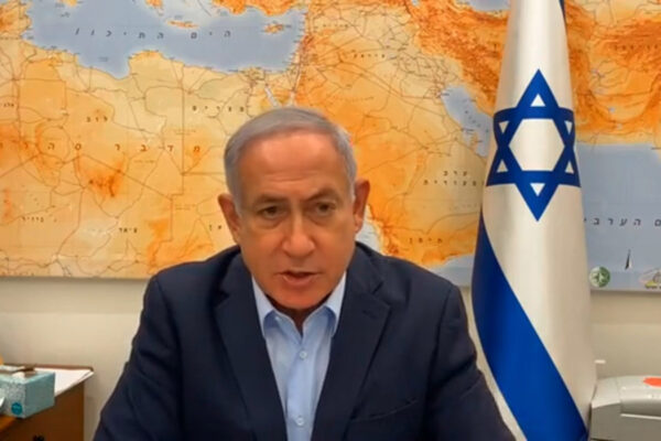 ראש הממשלה בנימין נתניהו בשידור חי בדף הפייסבוק שלו. (צילום מסך)