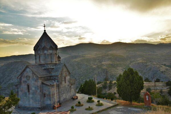 כנסייה בנגורנו-קרבאך "ארכיטקטורה ארמנית ייחודית"  (צילום: אוריאל לוי)