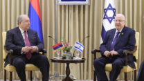 הפעם הם שוחחו בטלפון. נשיא המדינה, ראובן ריבלין, בפגישה שקיים בעבר עם נשיא ארמניה, ארמן סרקיזיאן (צילום ארכיון: דוברות בית הנשיא)
