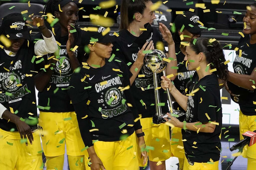(AP Photo/Chris O'Meara) סיאטל סטורם זוכה באליפות ה-WNBA. ב-6 באוקטובר 2020, בפלורידה. (AP Photo/Chris O'Meara)