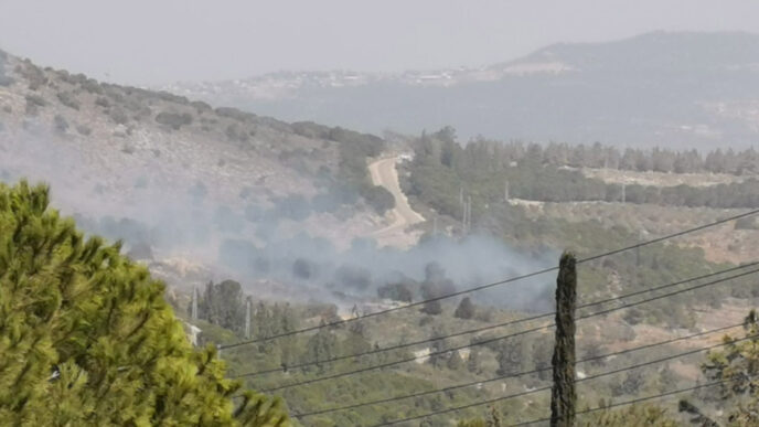 שריפות בסמוך ליובלים ואשחר, ישובים במועצה האזורית משגב. (צילום: יותם טרקל)