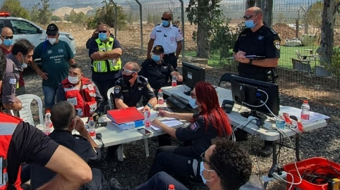 הערכת מצב של כוחות ההצלה בוואדי ערה (צילום: משטרת ישראל)