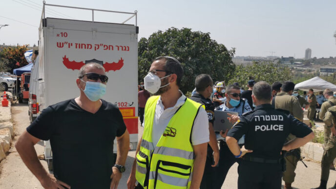 שריפת ענק בשטחי היישוב כפר האורנים (צילום: דוברות המועצה)