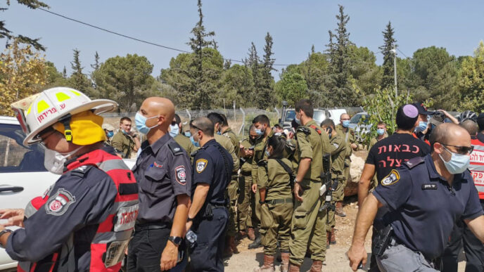 שריפת ענק בשטחי היישוב כפר האורנים (צילום: דוברות המועצה)