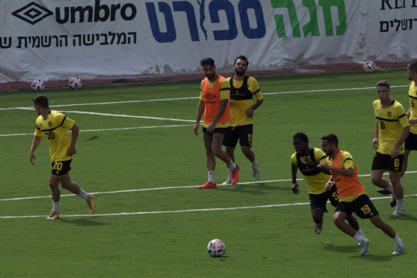 שחקני בית"ר ירושלים במהלך אימונים במגרש האימונים של הקבוצה ב- 9 באוקטובר 2020. (צילום: נתי שוחט / Flash90)
