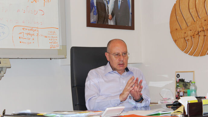 البروفيسور مسعد برهوم، مدير المركز الطبي للجليل في نهاريا (تصوير: مور هوفرط)