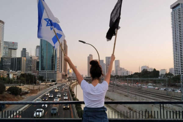 גשר ההלכה, תל אביב (צילום: הדגלים השחורים)