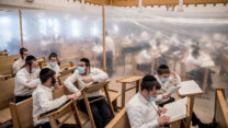 לימודים בקפסולות בישיבת קמיניץ בירושלים, ספטמבר 2020 (צילום: יונתן זינדל/פלאש90)