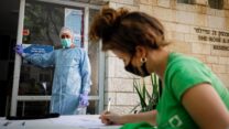 מתחם בדיקות קורונה באוניברסיטה העברית בירושלים. (צילום: אוליביה פיטוסי / פלאש 90)