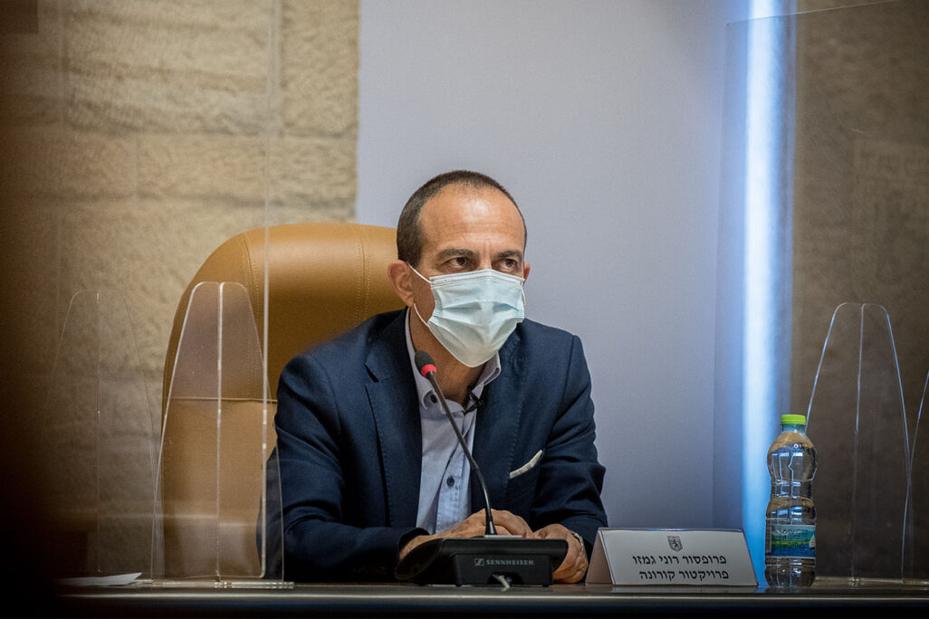 הפרוייקטור קורונה פרופסור רוני גמזו (צילום: יונתן זינדל/פלאש90) הפרוייקטור קורונה פרופסור רוני גמזו (צילום: יונתן זינדל/פלאש90)