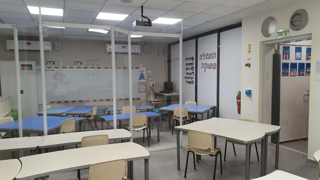 ״הרעיון לחצות את הכיתה באמצע התחיל מ-2 מורות״ (צילום: עיריית רמת השרון)