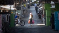 שוק הכרמל בזמן הסגר. (צילום: מרים אלטשר/פלאש90)