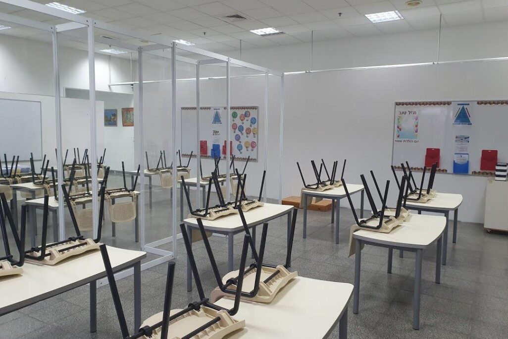 ברמת השרון חוצים את הכיתות באמצע (צילום: דוד טברסקי) ברמת השרון חוצים את הכיתות באמצע (צילום: עיריית רמת השרון)