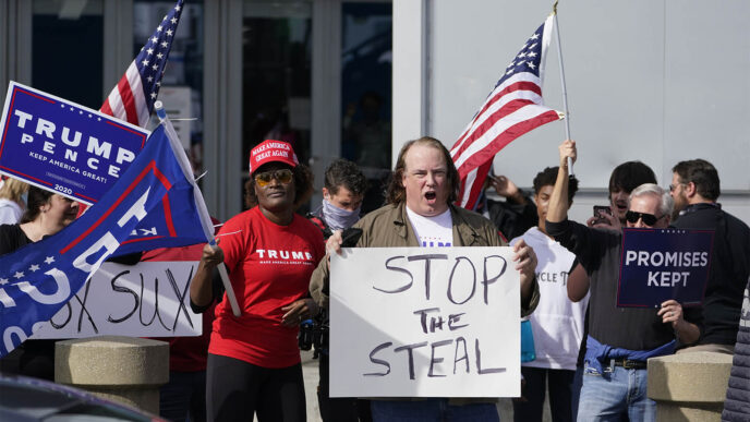 Trump supporters demonstrate in Atlanta, Georgia in protest of alleged &quot;election theft&quot;, November 5, 2020. (Photo: AP / John Bazemore)