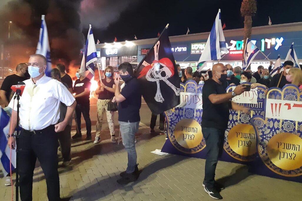 הפגנה במרכז הקניות הפתוח ביג קריית גת (צילום: טל ישראלי) הפגנה במרכז הקניות הפתוח ביג קריית גת (צילום: טל ישראלי)