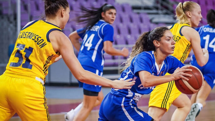 עדן רוטברג במדי נבחרת הנשים של ישראל בכדורסל נשים מול שבדיה (צילום: איגוד הכדורסל בישראל)