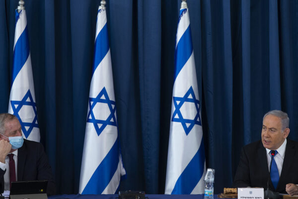 ראש הממשלה בנימין נתניהו ושר הביטחון בני גנץ (צילום: עמית שבי/POOL)