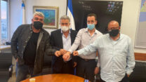 מימין לשמאל: יו״ר ההסתדרות, שר העבודה והרווחה, שר הכלכלה, יו״ר פורום העצמאים בהסתדרות (צילום: דוברות ההסתדרות)