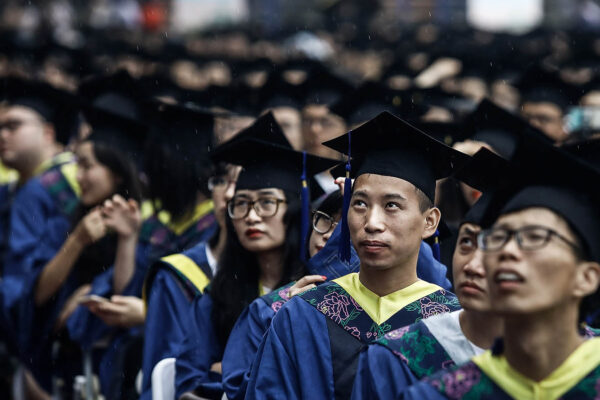 סטודנטים סינים בטקס סיום. (צילום: Wang He/Getty Images)