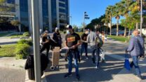 הפגנת 'קבוצת משקיעים' מול משרדי 'כלל ביטוח' בת"א. 18 בנובמבר 2020 (ללא קרדיט)