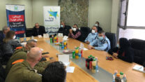 פרויקטור הקורונה ומנהל "מגן ישראל", בישיבה בעיריית קלנסוואה (צילום: משרד הבריאות)