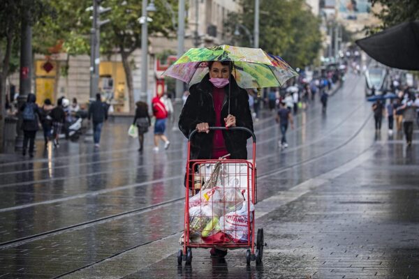 גשם בירושלים (צילום: אוליביה פיטוסי/פלאש 90)