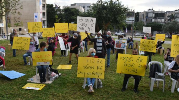 עצרת מחאה של הסתדרות הגמלאים בגן ההסתדרות בתל אביב. (צילום: צביקה רז)
