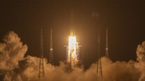 שיגור החללית Chang'e 5 (צילום: AP Photo/Mark Schiefelbein)